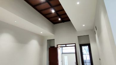 Jual Rumah Bagus Luas 153 m2 di Taman Holis Indah, Bandung