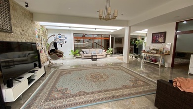 Rumah Modern di Geger Kalong, Bandung, LT 300 m2