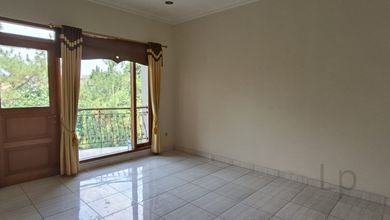 Rumah Eksklusif LT 324 m2, area Geger Kalong, Bandung