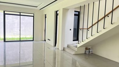 Rumah premium dengan Luas 290 m2 Kawasan Kota Baru Parahyangan, Bandung