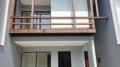Jual Rumah Bagus Luas 175 m2 di Setra Duta, Bandung