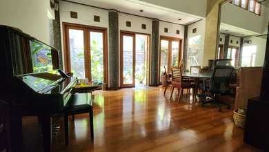 Jual Rumah Cantik Luas 450 m2 area Batununggal, Bandung