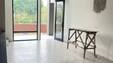 Jual Ruko Ukuran Besar Siap Pakai Hadap Jalan Besar