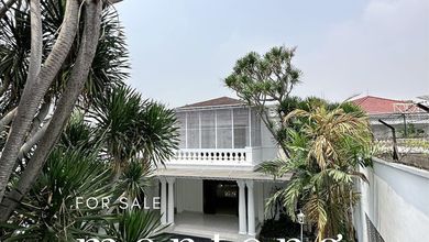 Rumah Klasik jl Lembang Menteng Dijual atau Disewakan. Area Elite, Tenang, Row Jalan Lebar.