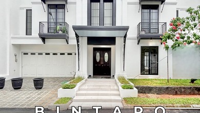 Rumah Mewah Baru 2 Lantai Classic Modern Lokasi Bagus Depan Taman Siap Huni