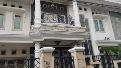 Rumah Premium di Kebon Jeruk, Jakarta Barat, LT 450 m2