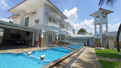 Rumah Premium Luas 1361 Jual area Tanjung Barat, Jakarta Selatan