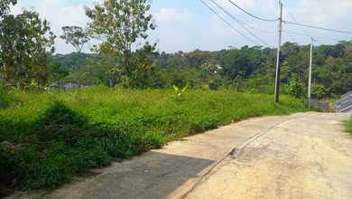 Jual Tanah di Komplek Gunung Pati Pemandangan Danau dan Taman