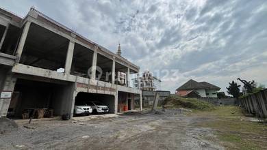 Rumah Elit LT 1612 m2, di Candisari, Semarang