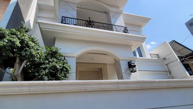 Rumah Elit Luas 297 m2, area Pleburan, Semarang