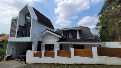 Jual Rumah Cantik Luas 208 m2 di Manyaran, Semarang