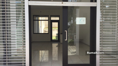 Dijual Ruko di Area Premium Peluang Pasar Besar di Kota Baru Parahyangan Bandung Semi Furnished