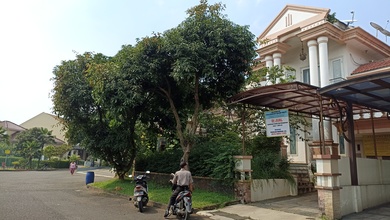 Rumah Mewah LT 300 m2, area Karawaci, Tangerang