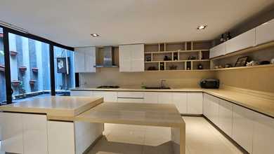 Rumah Elegan di Pluit, Jakarta Utara, 4 KT, LT 325m²