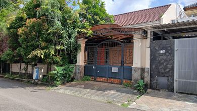 Rumah Tua Hitung Tanah JL Zamrud VI Permata Hijau Jaksel