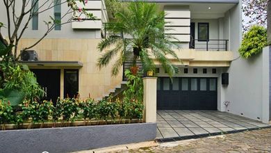 Townhouse lokasi strategis di Lebak bulus jaksel