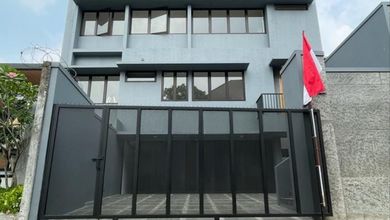 Rumah Elegan di Kemang, Jakarta Selatan, 4 Kamar Tidur, LT 217m²