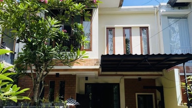 Rumah Modern Luas 100 Jual di Kerobokan, Badung
