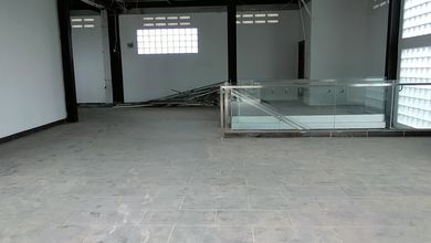 Ruang Usaha 2 Lantai dekat mall,perbankan dan sekolah