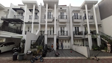Rumah Cantik Minimalis 3 Lantai di Jalan Durian Barat 2, Jakarta Selatan
