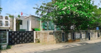 Rumah Tingkat Dan Luas Di Mampang Prapatan, Jakarta Selatan; Lt.1493 M2; Shm
