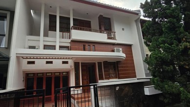 Jual Rumah Megah LT 200 m2 di Singgasana, Bandung