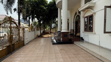 Rumah Elegan di Pluit, Jakarta Utara, 6 Kamar Tidur, LT 480m²