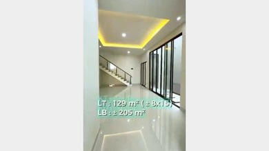 Rumah Mewah di Wiyung, Surabaya, 3 Kamar Tidur, LT 129m²