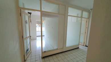Jual Ruko Ukuran Besar  Siap Dipakai Menghadap Jalan Raya