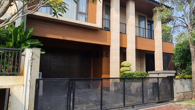 Rumah Modern di Candi Golf, Semarang, Luas 350 m2
