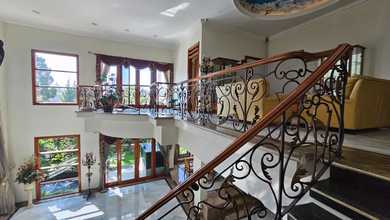 Jual Rumah Cantik Luas 560 m2 di Setra Duta, Bandung