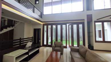 Jual Rumah Bagus Luas 336 m2 area Setra Duta, Bandung