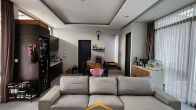 Rumah Modern Luas 177 Jual area BSB City, Semarang