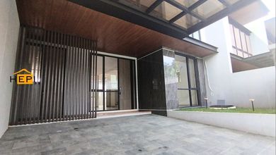 Rumah Area Premium Candi Golf, Semarang - Harga Menarik 5,6 Miliar