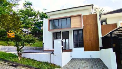 Rumah Modern Luas 134 Jual di Tembalang, Semarang
