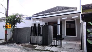 Rumah Modern Luas 160 Jual di Semarang Barat, Semarang