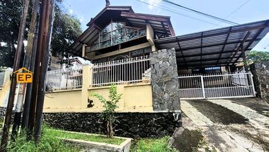Jual Rumah Cantik Luas 500 m2 area Gajah Mungkur, Semarang