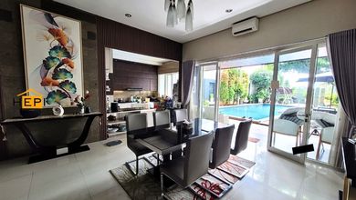 Rumah Mewah LT 687 m2, area Banyumanik, Semarang