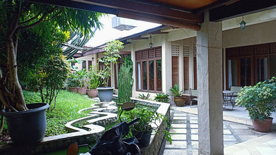 Rumah Eksklusif LT 411 m2, di Sukasari, Bandung