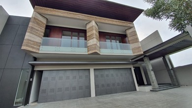 Jual Rumah Cantik Luas 700 m2 di Setra Duta, Bandung