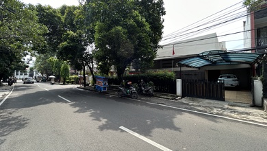 Rumah di Tebet Timur, Akses Jalan Raya, Area Komersial, Cocok untuk Kafe, Kantor dan Usaha maupun hunian
