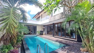 Jual Rumah Eksklusif LT 300 m2 Kawasan Kerobokan, Badung