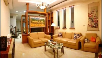 Jual Rumah Cantik Luas 300 m2 area Kebon Jeruk, Jakarta Barat