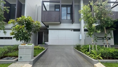 Disewakan Cepat Rumah Cantik dengan Tanah Luas 105 m2 Kawasan Summarecon Bandung