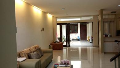 Jual Segera Rumah Mewah di Setra Duta, Bandung, LT 200 m2