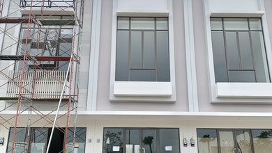 Disewa Ruko Aniva Hadap Jalan Raya Gading Serpong Hanya 125juta!!