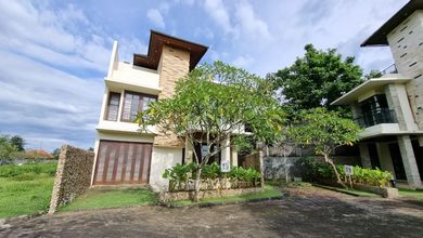 Rumah Eksklusif Luas 218 m2, area Jimbaran, Badung