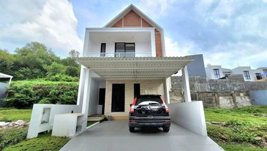 Rumah Mewah Luas 126 m2, di Bukit Sari, Semarang