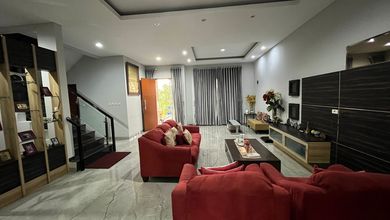 Jual Rumah Megah LT 200 m2 di Buah Batu, Bandung