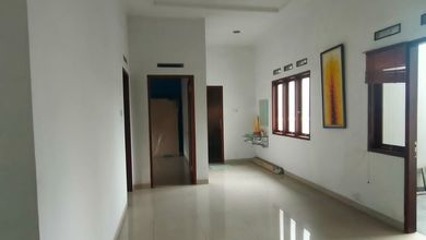Jual Rumah Cantik Luas 160 m2 di Taman Kopo Indah, Bandung